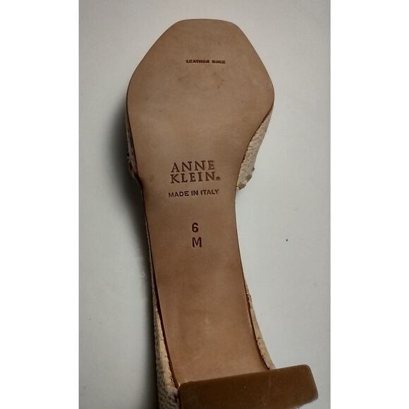 Anne Klein women's tan woven straw mule sandal shoes w Rose Button sz 6M US - Picture 3 of 5